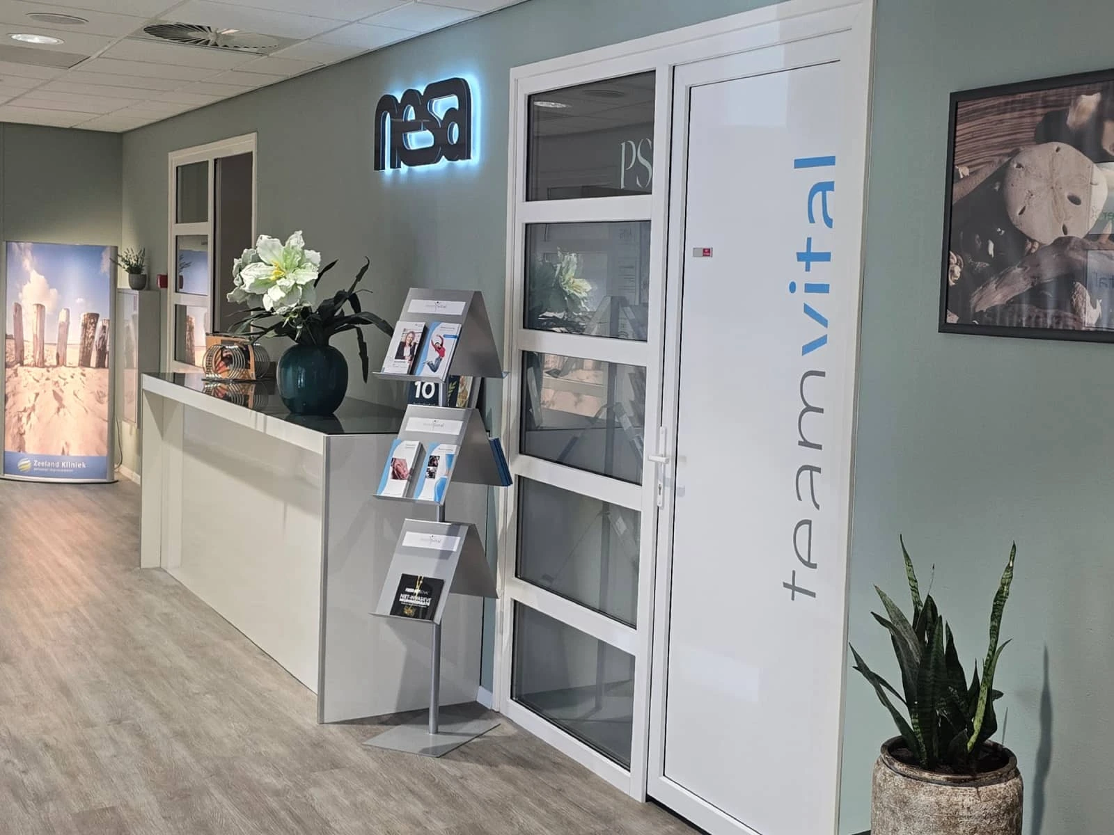 Entree en balie van Team Vital in Gebouw Zeeland Kliniek, Terneuzen